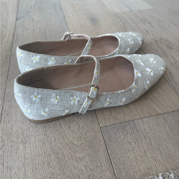 Steve Madden Floral Mary Jane Shoes - Cream - Picture 2 of 4